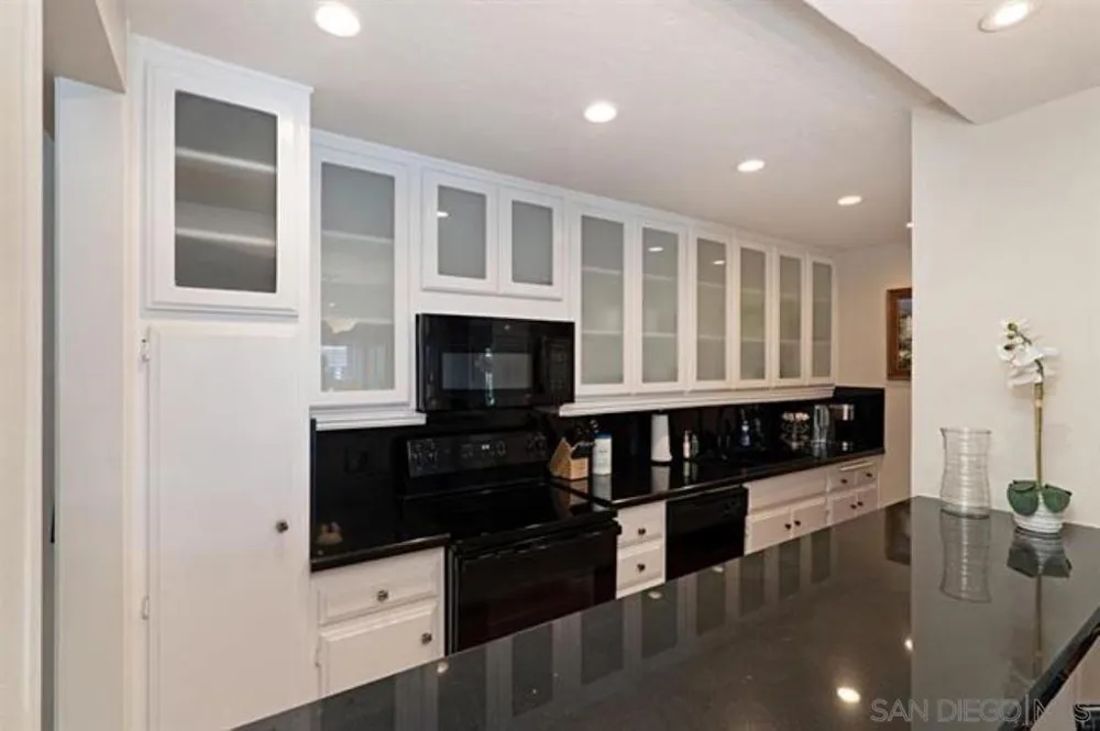 1040 Coast Blvd S #201 La Jolla, CA 92037