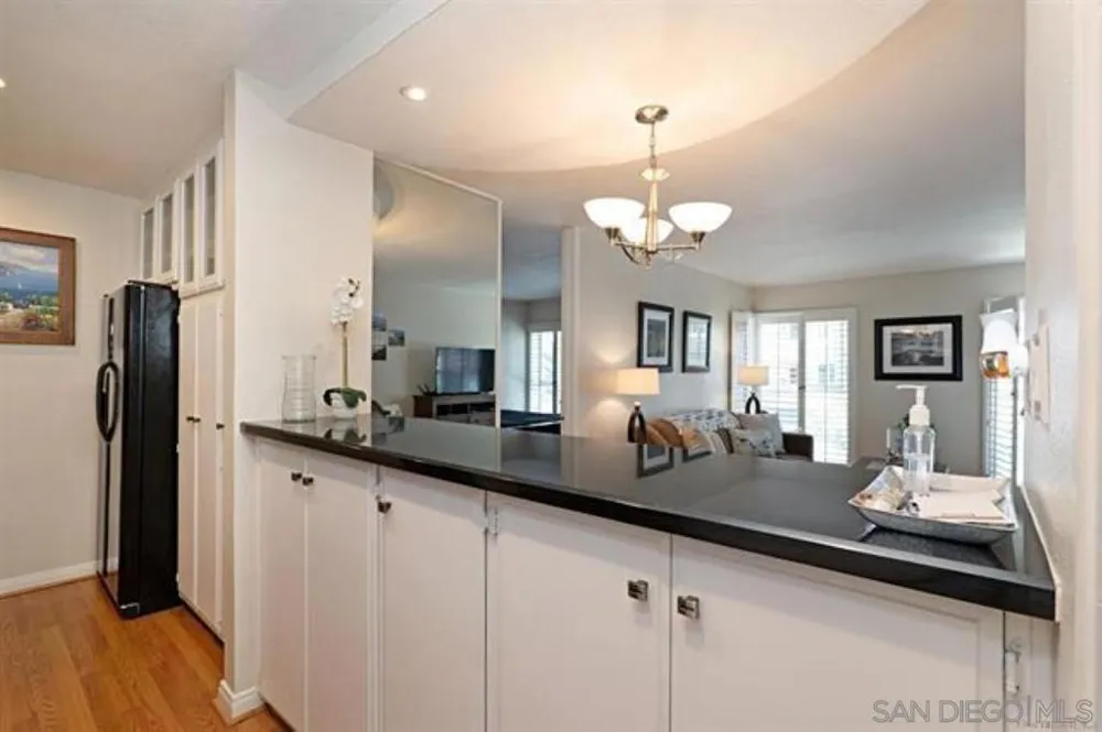 1040 Coast Blvd S #201 La Jolla, CA 92037