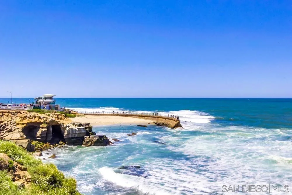 1040 Coast Blvd S #201 La Jolla, CA 92037