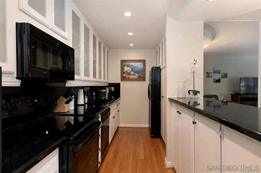 1040 Coast Blvd S #201 La Jolla, CA 92037