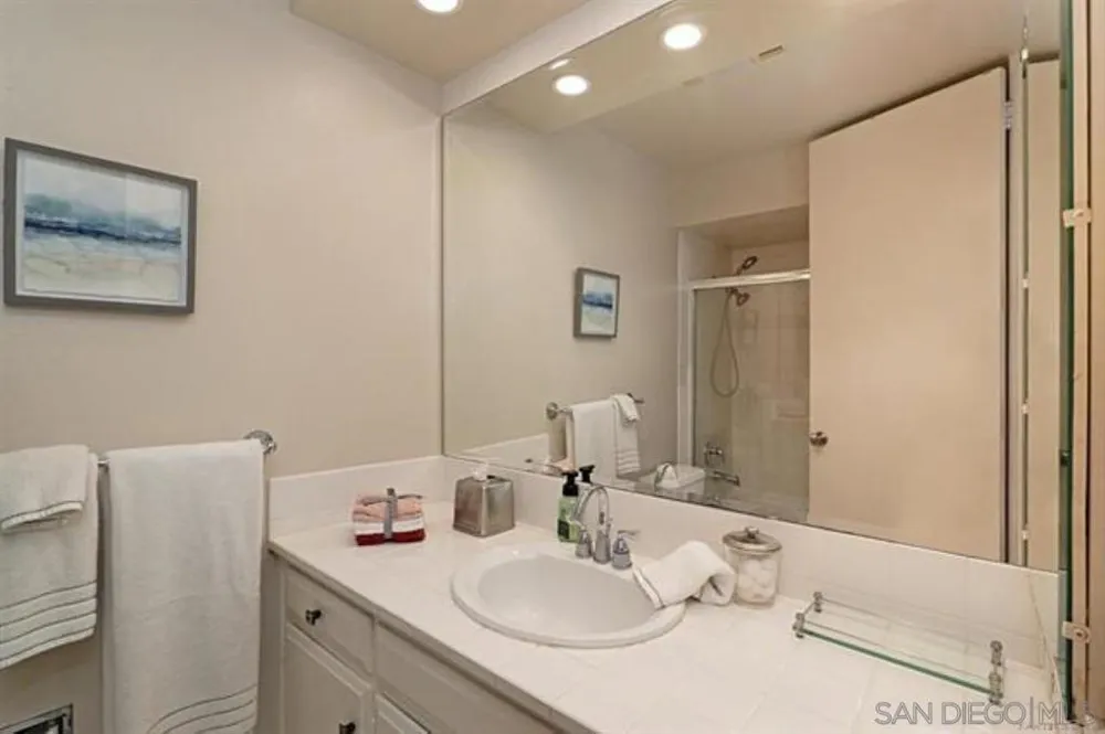 1040 Coast Blvd S #201 La Jolla, CA 92037