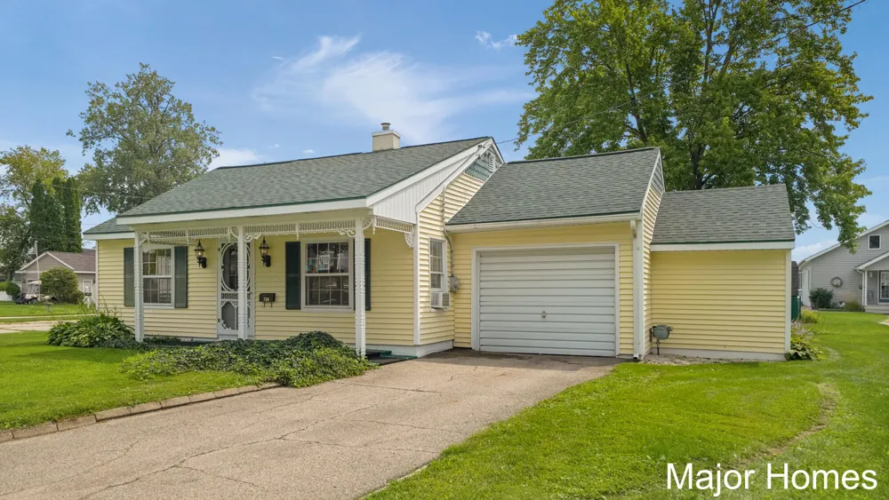 734 Lakeview Drive Lake Odessa, MI 48849