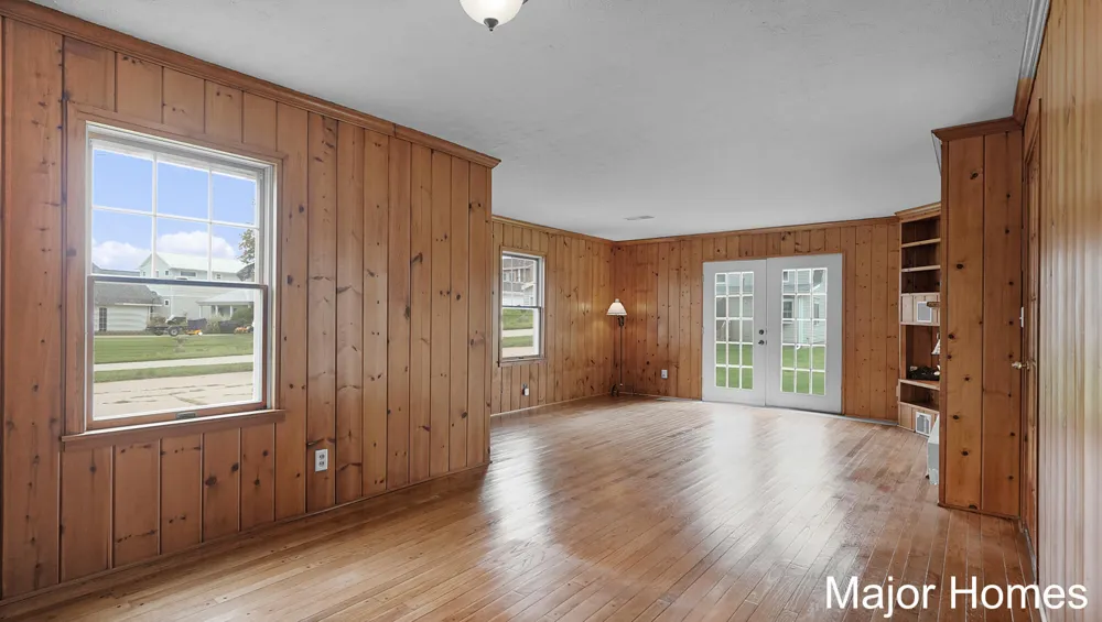 734 Lakeview Drive Lake Odessa, MI 48849