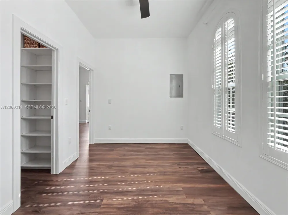 111 Edgewater Dr #3B Coral Gables, FL 33133