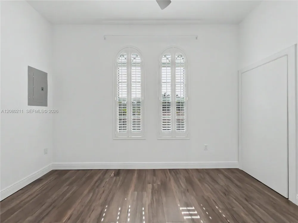 111 Edgewater Dr #3B Coral Gables, FL 33133