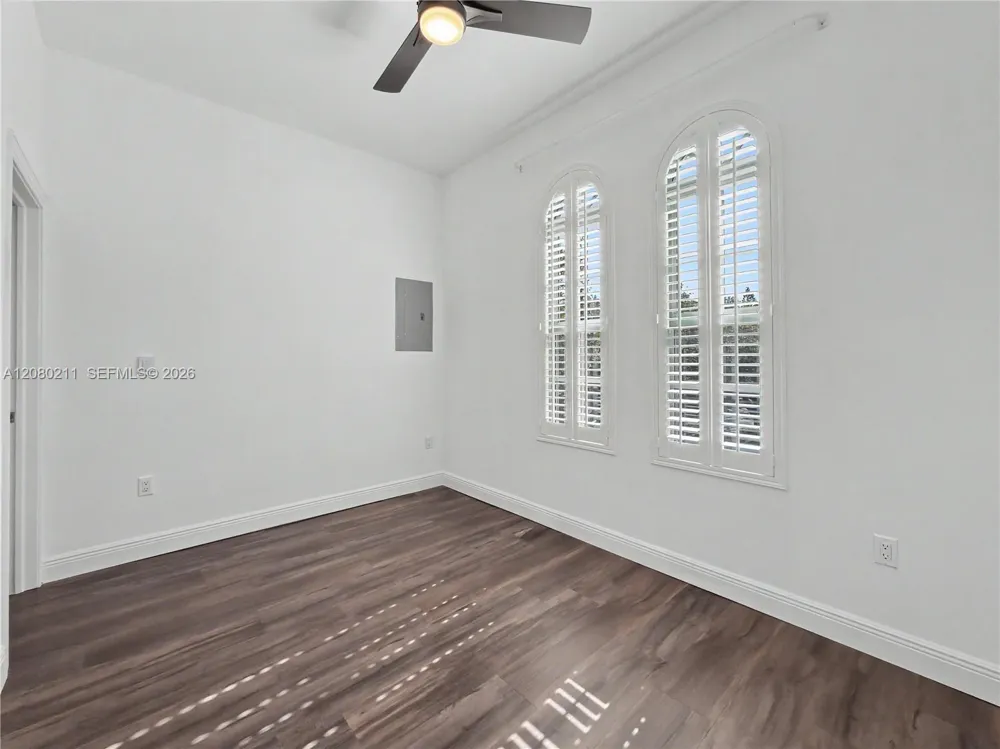111 Edgewater Dr #3B Coral Gables, FL 33133