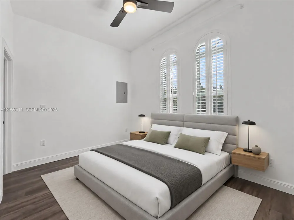 111 Edgewater Dr #3B Coral Gables, FL 33133