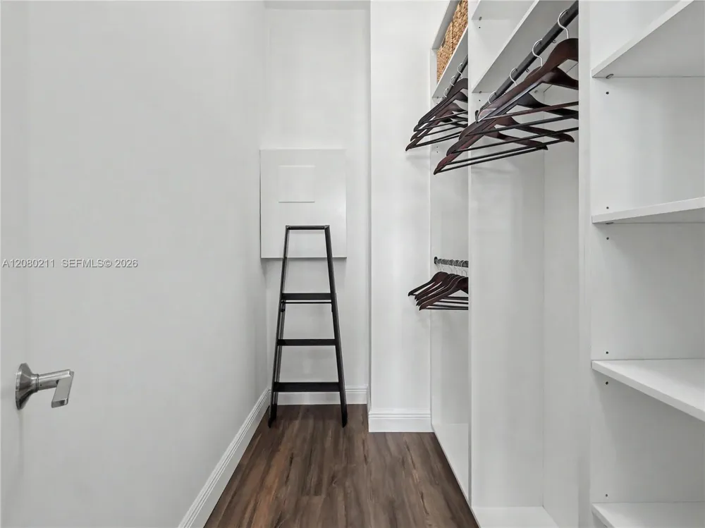 111 Edgewater Dr #3B Coral Gables, FL 33133