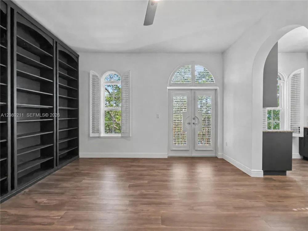 111 Edgewater Dr #3B Coral Gables, FL 33133