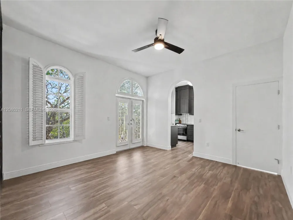 111 Edgewater Dr #3B Coral Gables, FL 33133