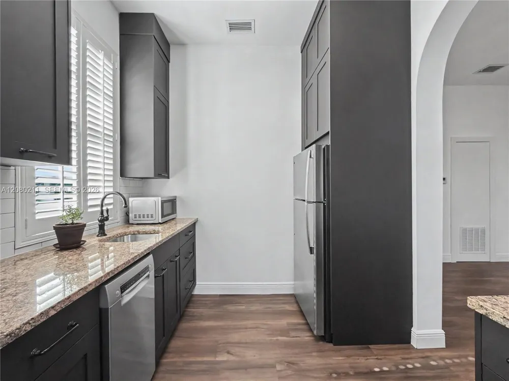 111 Edgewater Dr #3B Coral Gables, FL 33133