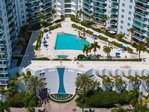 7900 Harbor Island Dr #710