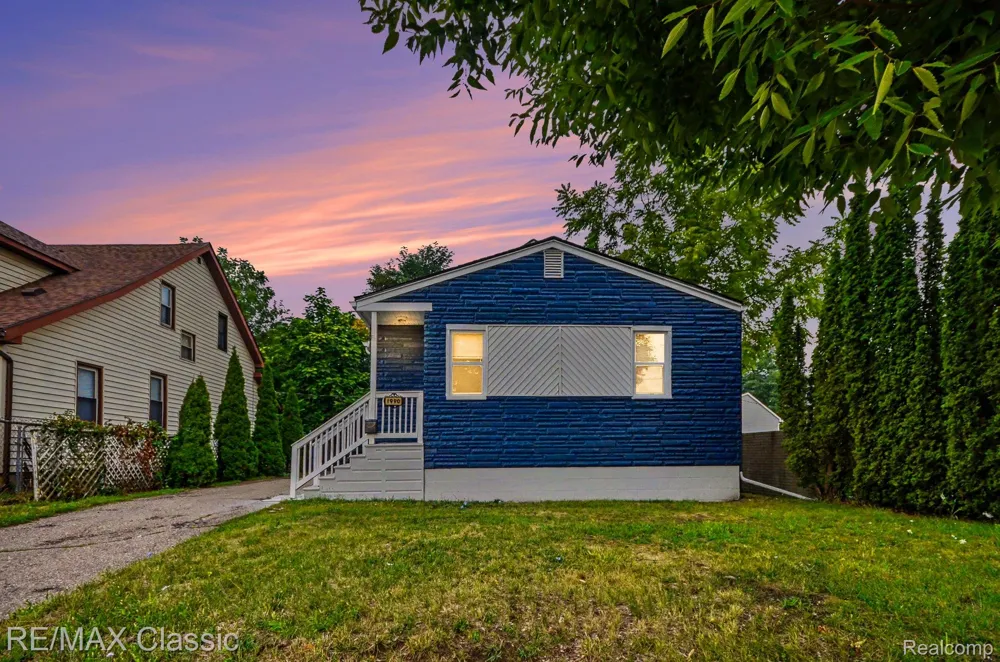 1990 Cass Lake Road Keego Harbor City, MI 48320
