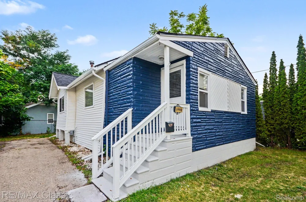 1990 Cass Lake Road Keego Harbor City, MI 48320