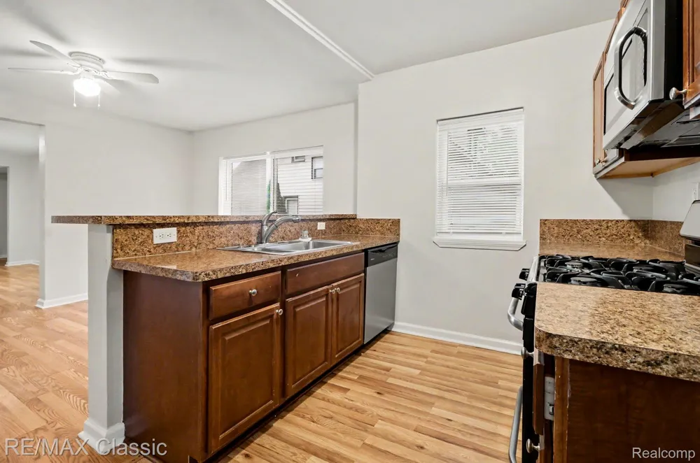 1990 Cass Lake Road Keego Harbor City, MI 48320