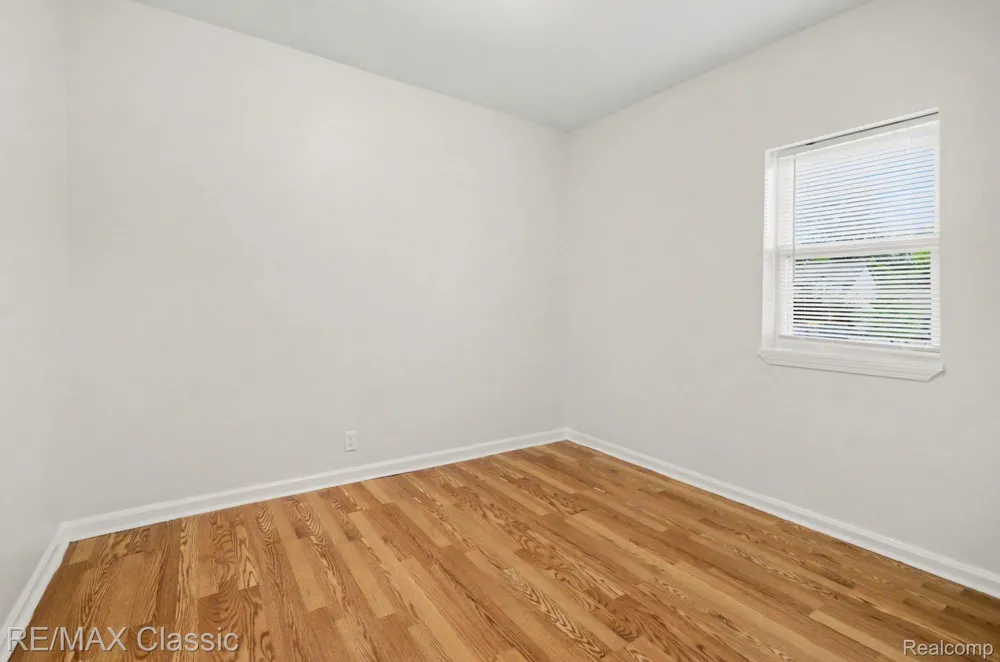 1990 Cass Lake Road Keego Harbor City, MI 48320