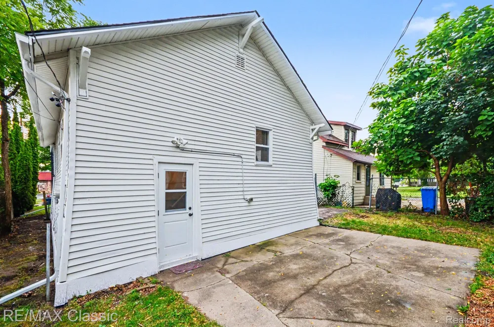 1990 Cass Lake Road Keego Harbor City, MI 48320