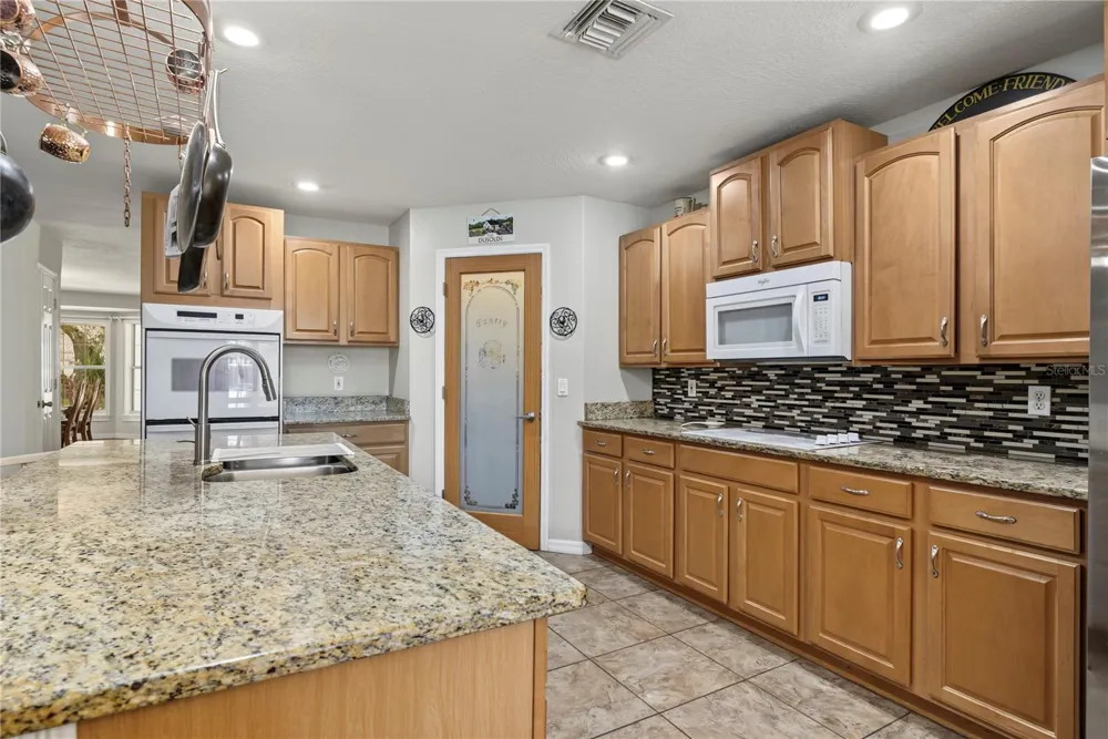 22808 STATE ROAD 19 Howey In The Hills, FL 34737