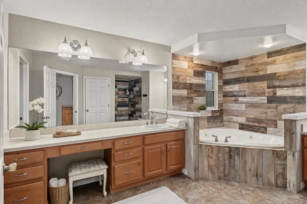 22808 STATE ROAD 19 Howey In The Hills, FL 34737