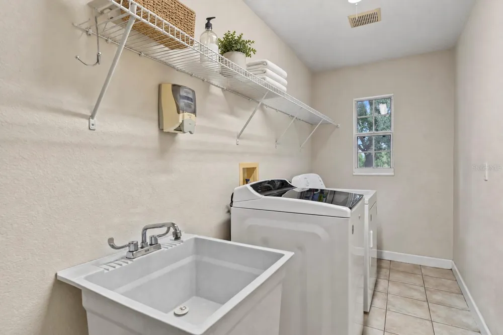 22808 STATE ROAD 19 Howey In The Hills, FL 34737
