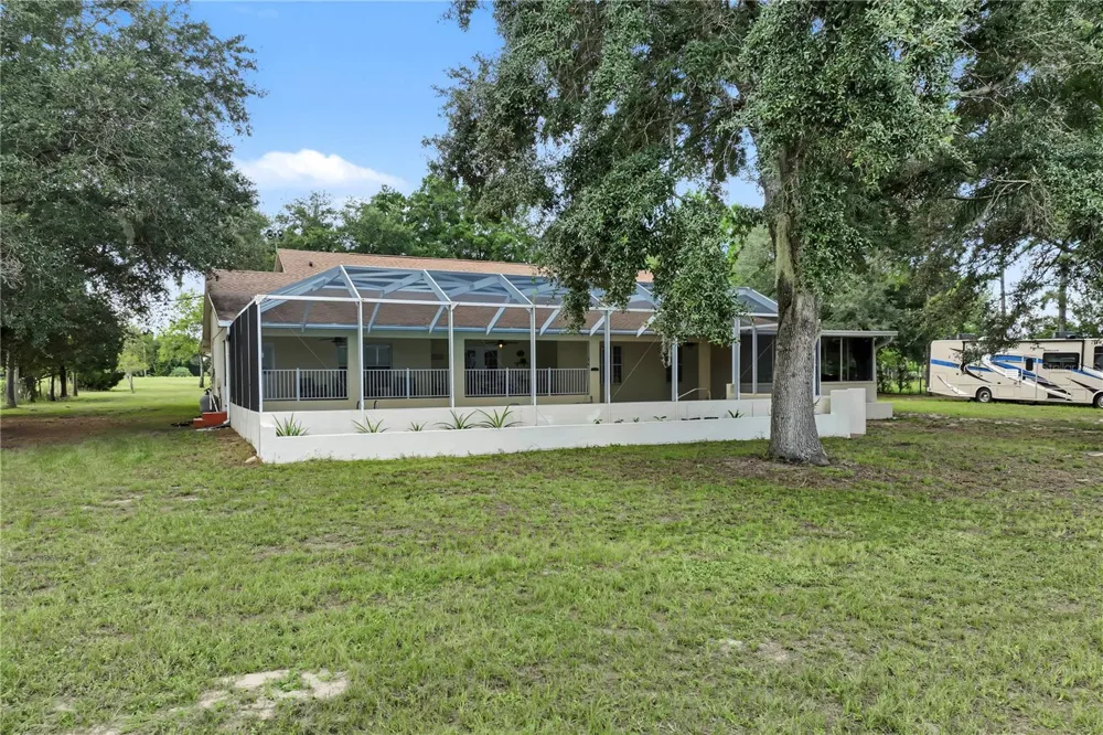 22808 STATE ROAD 19 Howey In The Hills, FL 34737