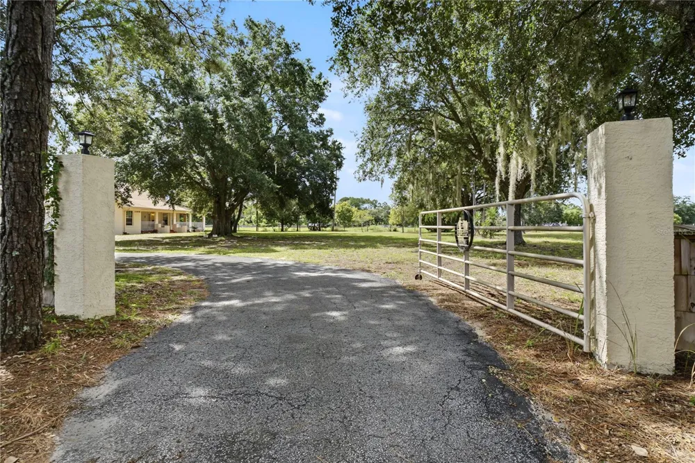 22808 STATE ROAD 19 Howey In The Hills, FL 34737