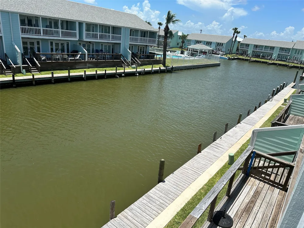 611 Lauderdale Drive Rockport, TX 78382