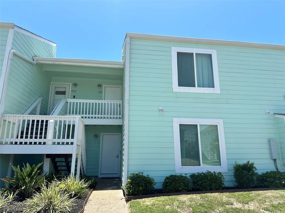 611 Lauderdale Drive Rockport, TX 78382