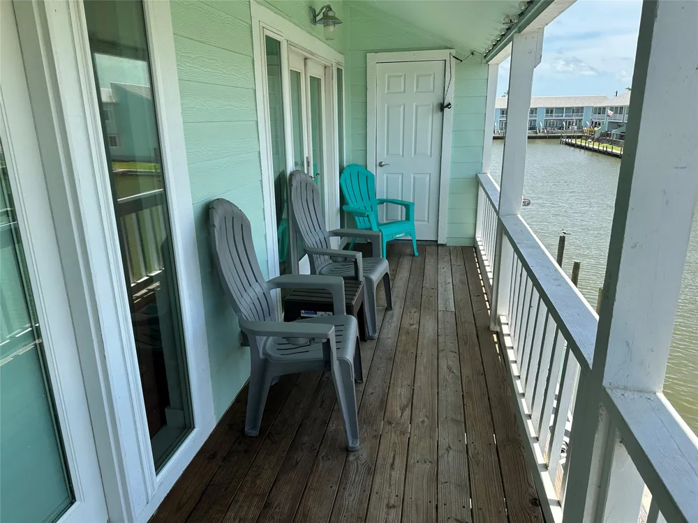 611 Lauderdale Drive Rockport, TX 78382