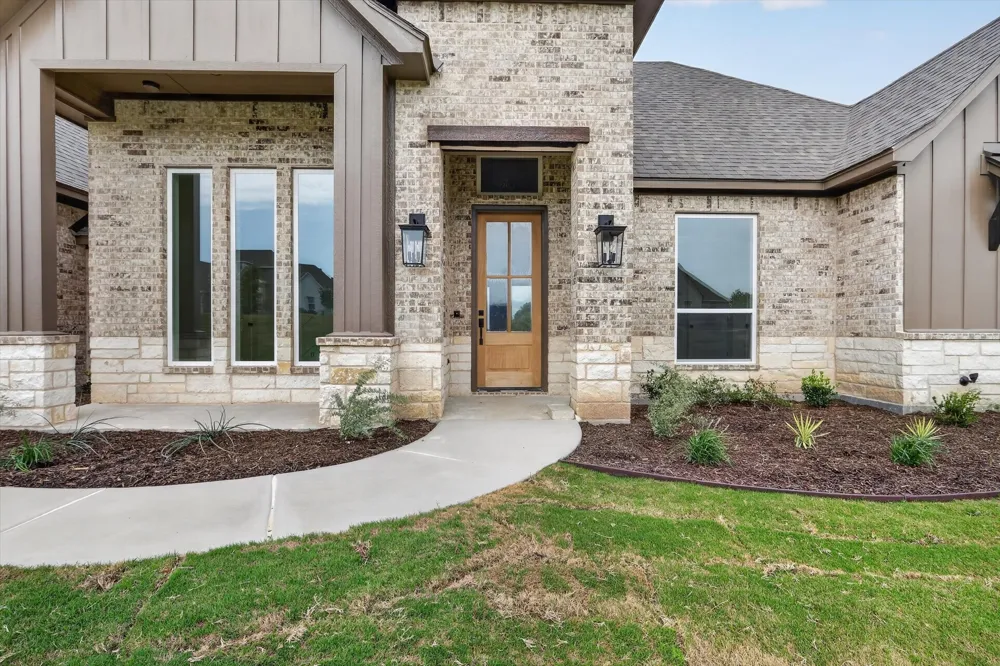 471 Red Bird Drive Springtown, TX 76082