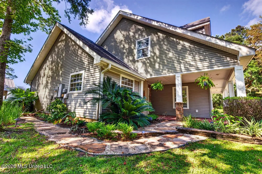 2005 Lauban Lane Gautier, MS 39553