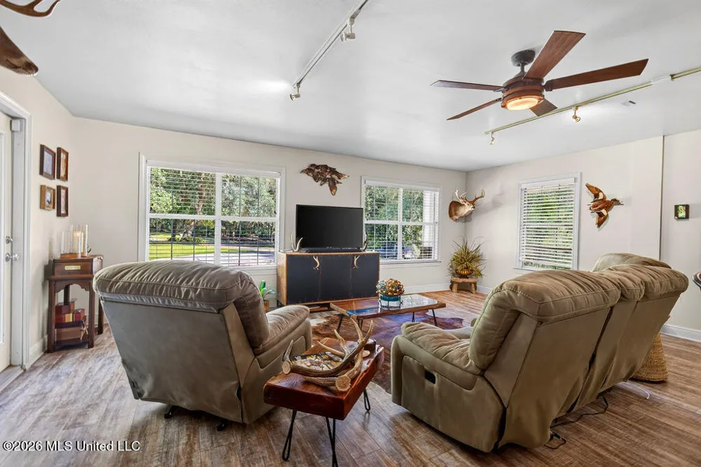 2005 Lauban Lane Gautier, MS 39553