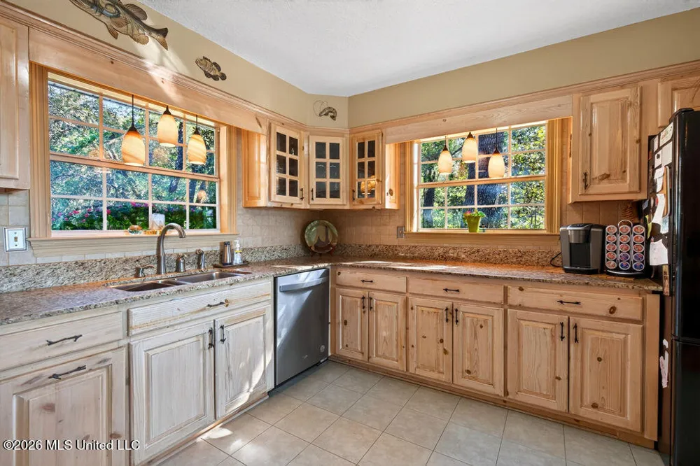 2005 Lauban Lane Gautier, MS 39553