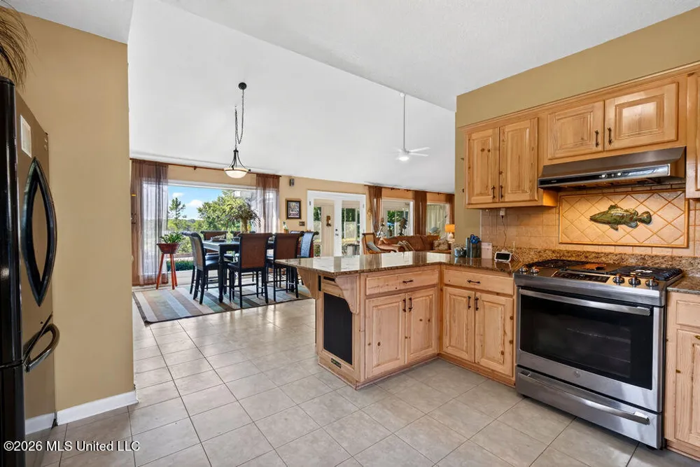2005 Lauban Lane Gautier, MS 39553
