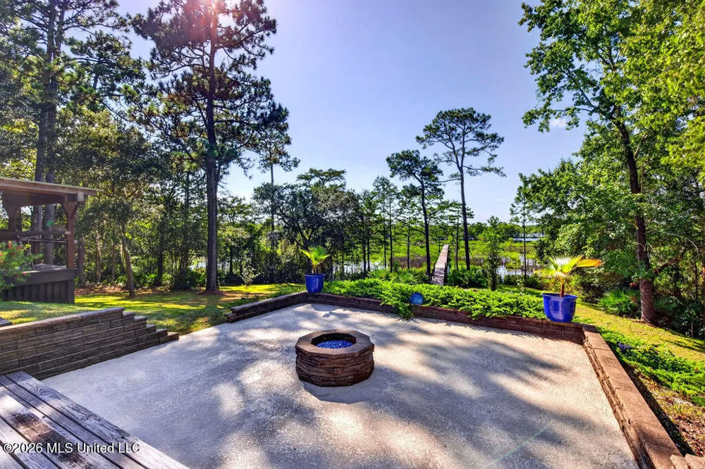 2005 Lauban Lane Gautier, MS 39553