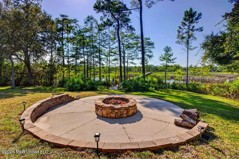 2005 Lauban Lane Gautier, MS 39553