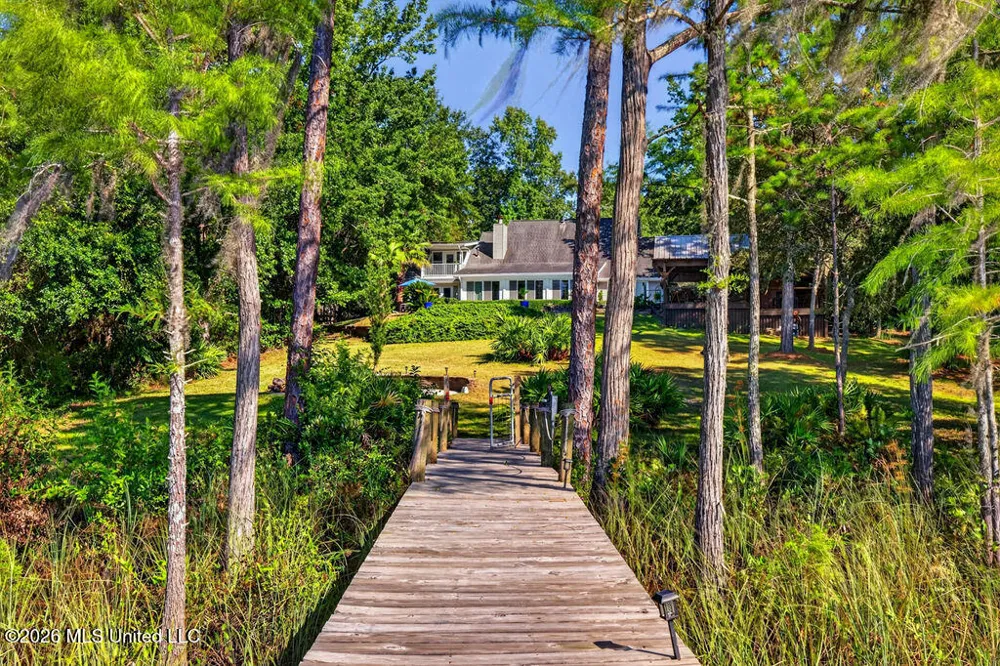 2005 Lauban Lane Gautier, MS 39553