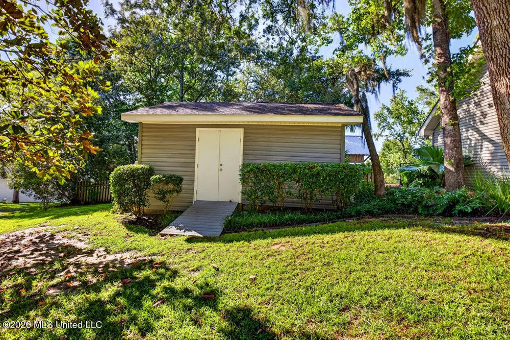 2005 Lauban Lane Gautier, MS 39553