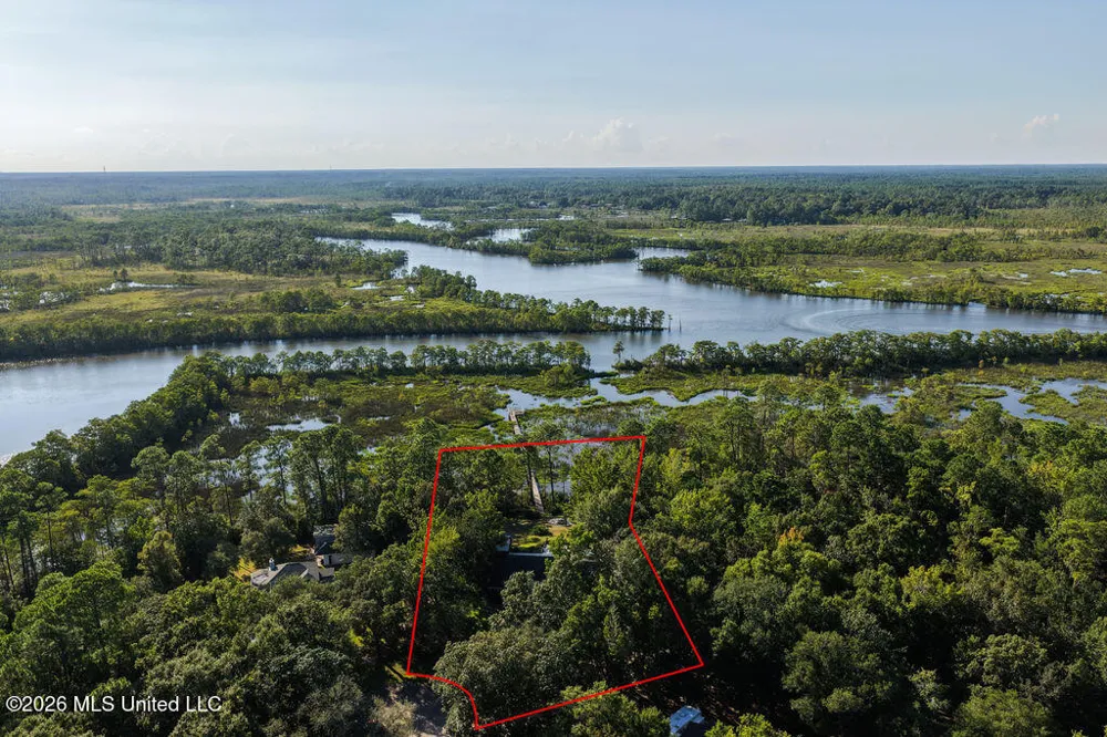 2005 Lauban Lane Gautier, MS 39553