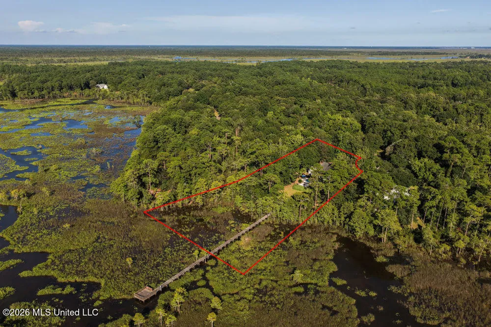 2005 Lauban Lane Gautier, MS 39553