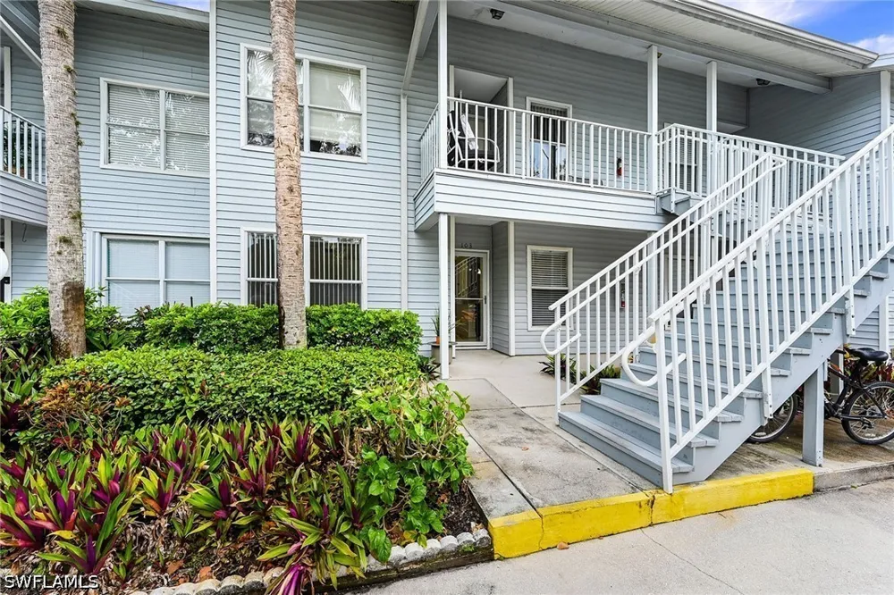Courtyard Way #D-103 Naples, FL 34112