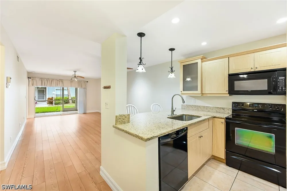 Courtyard Way #D-103 Naples, FL 34112