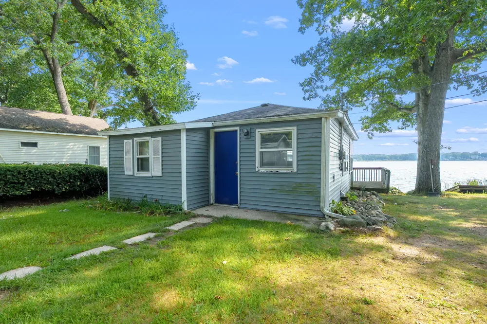 1078 Eagle Lake Drive Kalamazoo, MI 49009