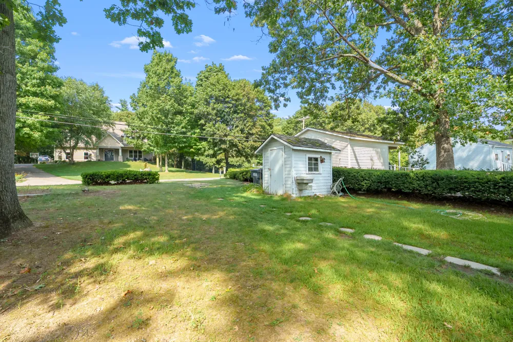 1078 Eagle Lake Drive Kalamazoo, MI 49009