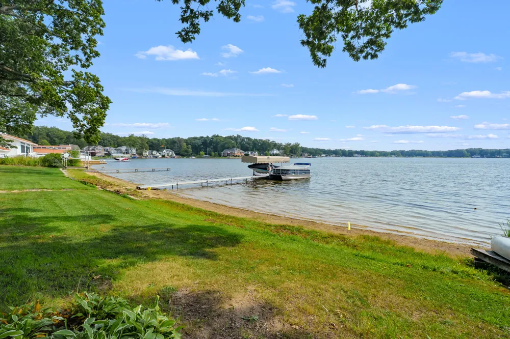 1078 Eagle Lake Drive Kalamazoo, MI 49009