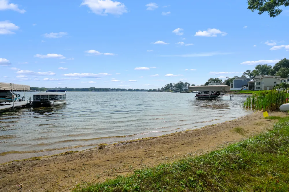 1078 Eagle Lake Drive Kalamazoo, MI 49009