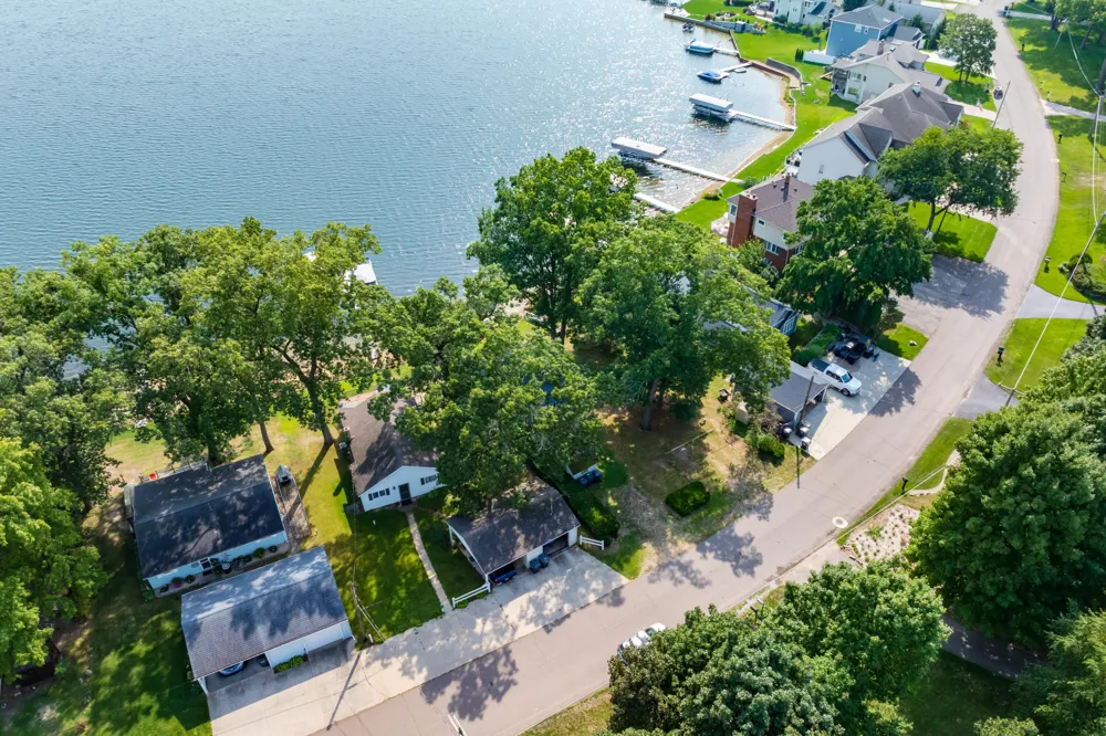 1078 Eagle Lake Drive Kalamazoo, MI 49009
