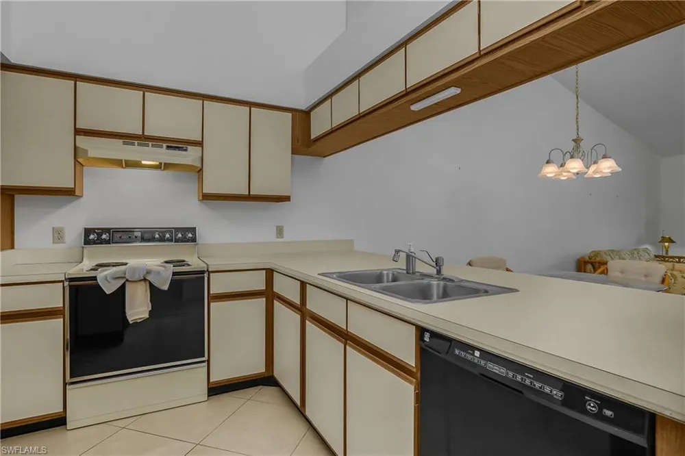 460 Fox Haven Drive #1302 Naples, FL 34104