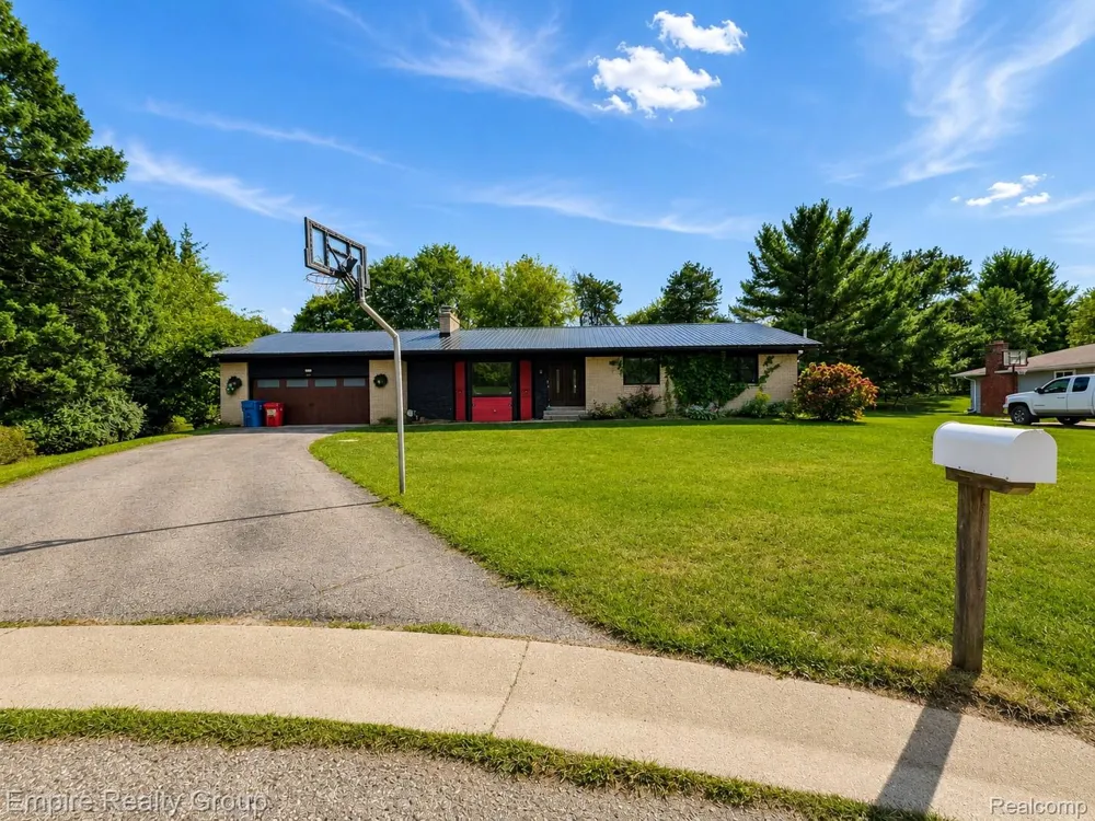 1486 Russ Roy Court White Lake Charter Township, MI 48383