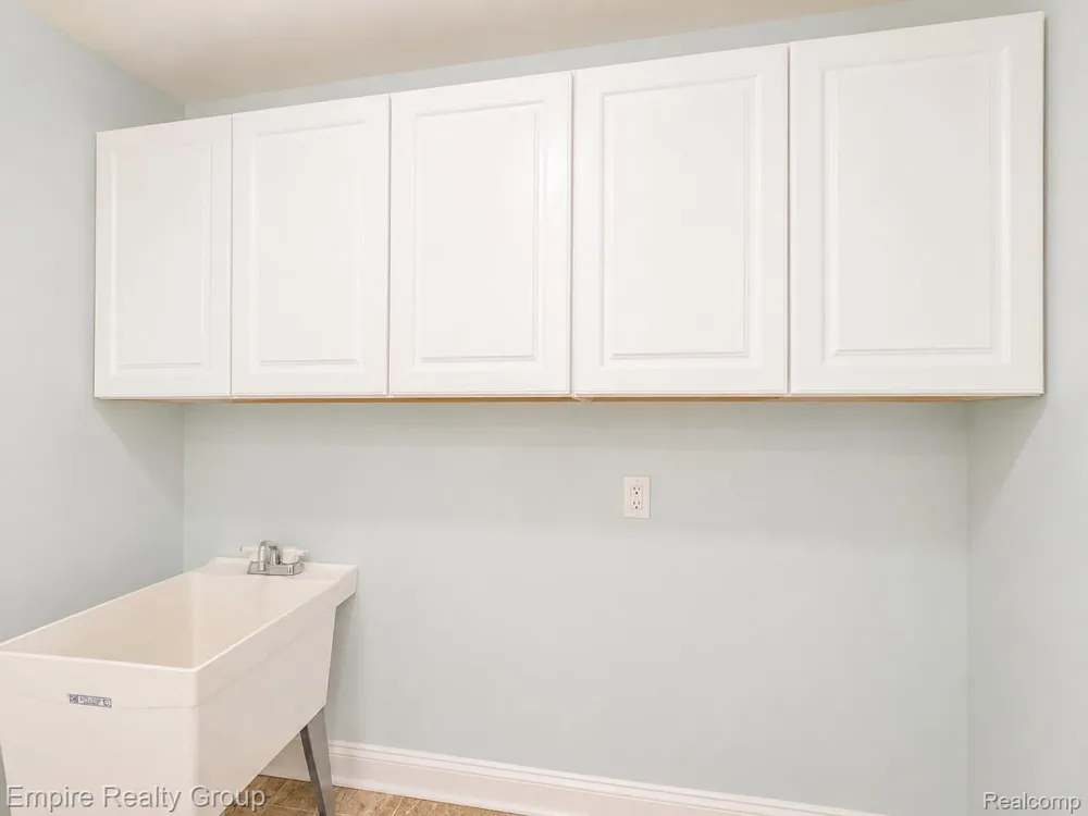 1486 Russ Roy Court White Lake Charter Township, MI 48383